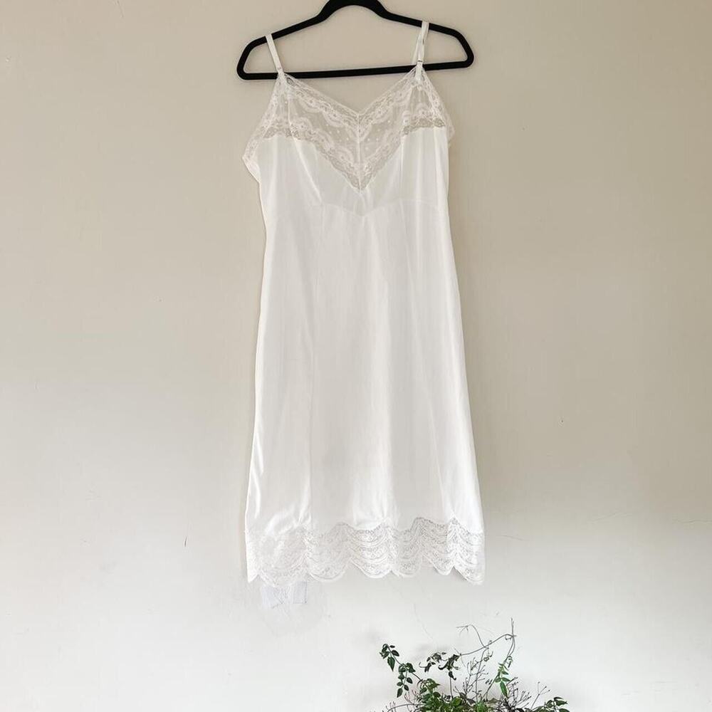 Beautiful Vintage White Lace Lingerie Slip Medium